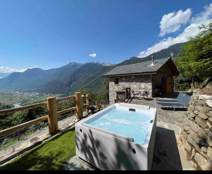baita con piscina idromassaggio